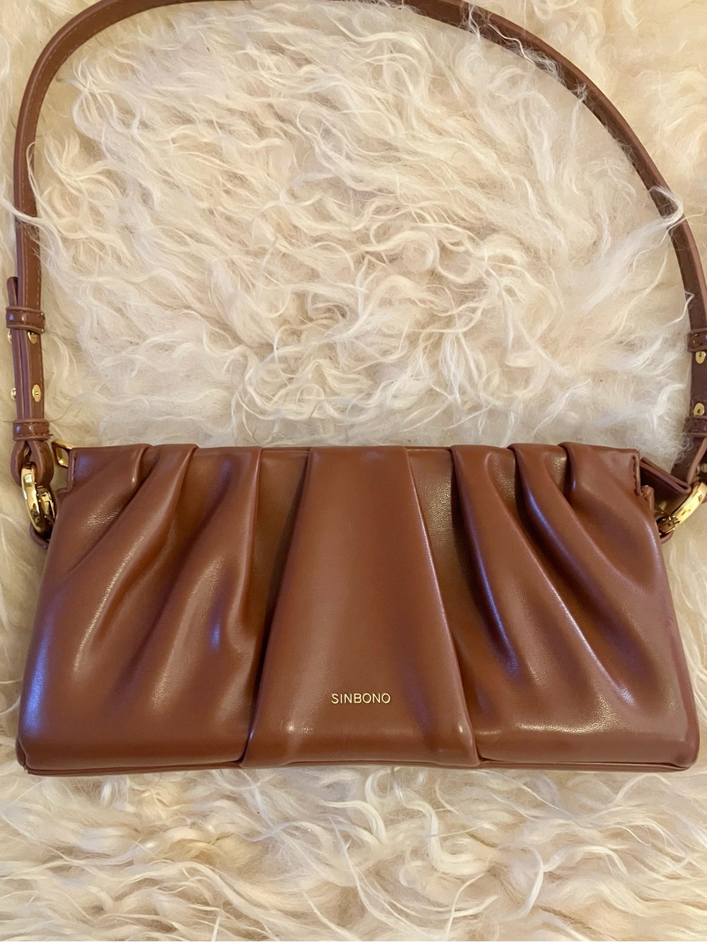 NWOT Sinbono Evelyn Shoulder Bag in brown.